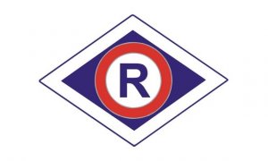 obraz zawiera logo Wydziału Ruchu Drogowego z literą R na białym tle