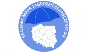 obraz przedstawia mapę Polski w białych konturach, a nad nią niebieski parasol, w tle widniej napis Krajowa Mapa Zagrożeń Bezpieczeństwa