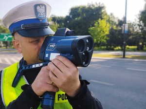 obraz przedstawia policjanta