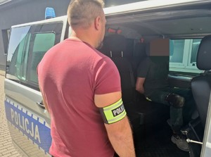 obraz przedstawia policjanta wydziału kryminalnego