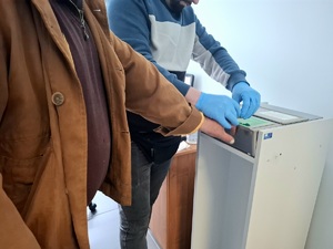 obraz przedstawia dwie osoby