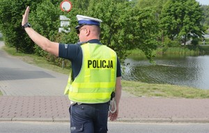 obraz przedstawia policjanta
