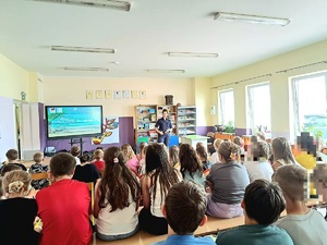 obraz przedstawia dzieci