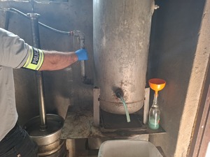 obraz przedstawia pomieszczenie w budynku gospodarczym