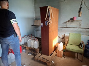 obraz przedstawia pomieszczenie w budynku gospodarczym