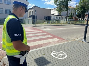 obraz przedstawia policjanta