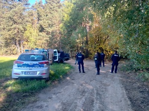 obraz przedstawia kilka osób
