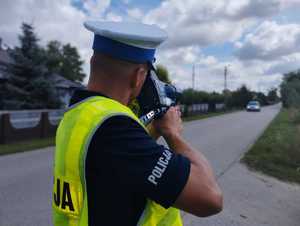 obraz przedstawia policjanta