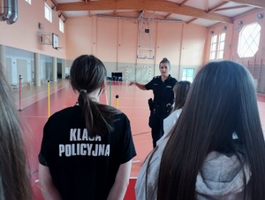 obraz przedstawia kilka osób
