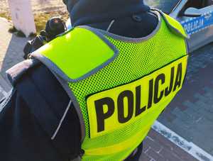 obraz przedstawia napis policja