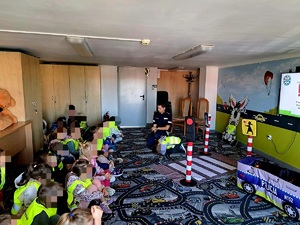 obraz przedstawia dzieci