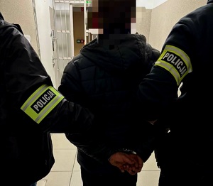 obraz przedstawia trzy osoby