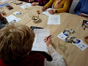 obraz przedstawia kilka osób