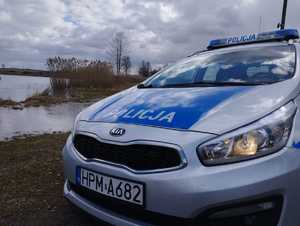 obraz przedstawia radiowóz