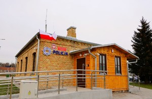 obraz przedstawia budynek Posterunku Policji w Szepietowie
