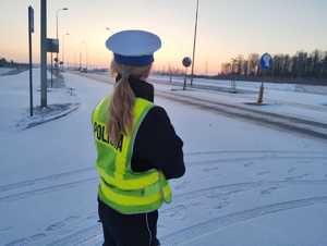 obraz przedstawia policjantkę