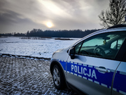 obraz przedstawia radiowóz policji