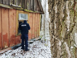 obraz przedstawia policjanta