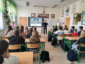 obraz przedstawia kilka osób