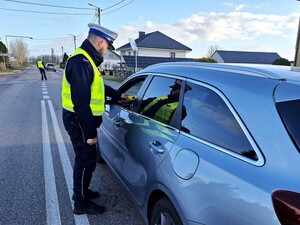 obraz przedstawia policjanta