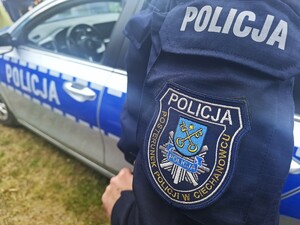 obraz przedstawia emblemat policja