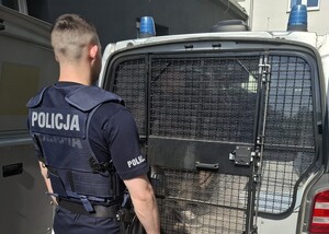 obraz przedstawia policjanta