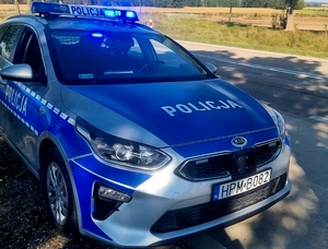 obraz przedstawia radiowóz policji