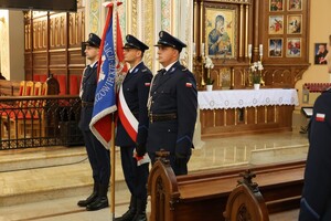 obraz przedstawia policjantów
