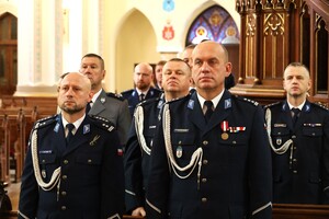 obraz przedstawia policjantów