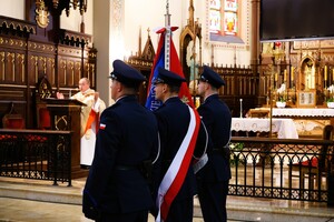 obraz przedstawia policjantów